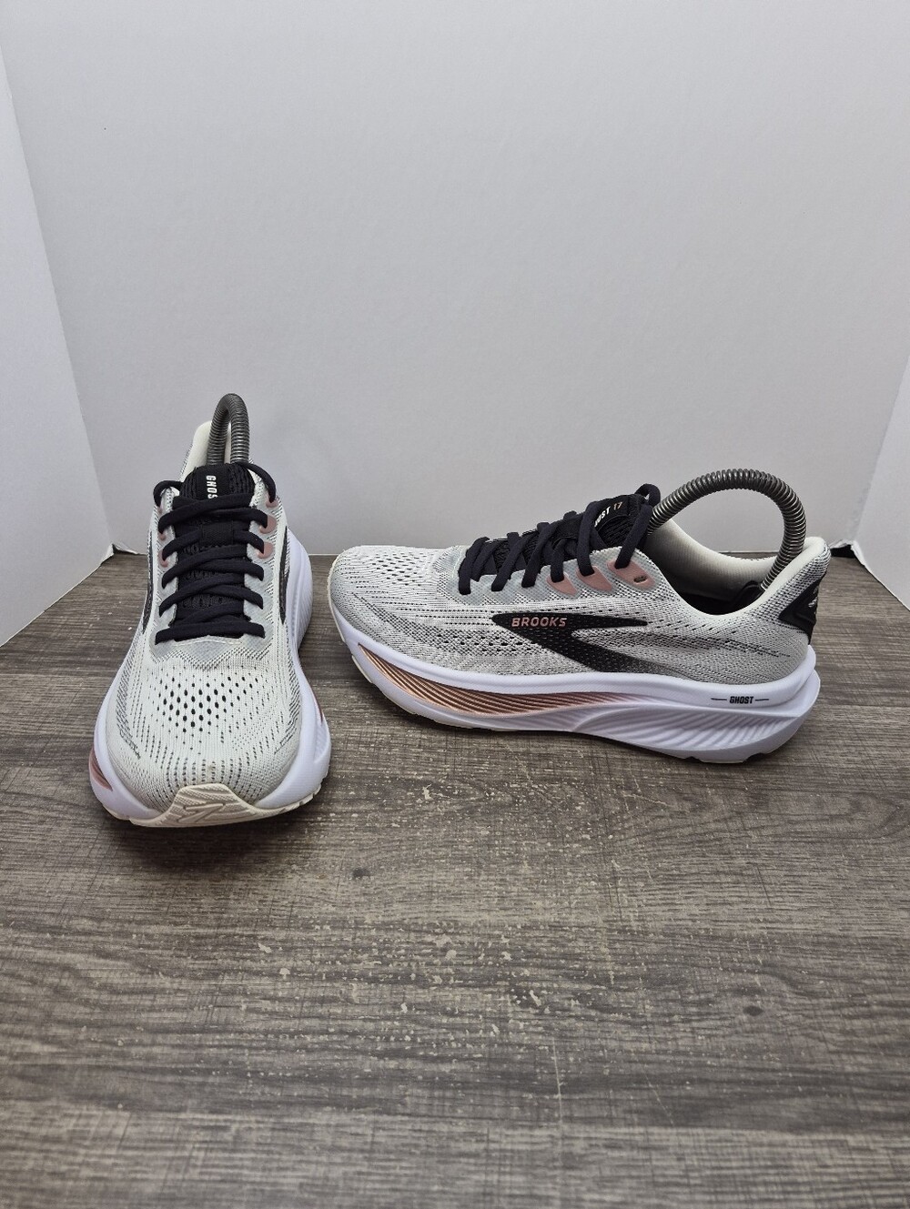 Brooks Ghost 17 Women’s Size 6 B White Black Rose Gold Running Shoes Sneakers